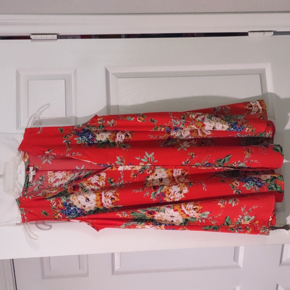 Umgee size medium floral swing top.